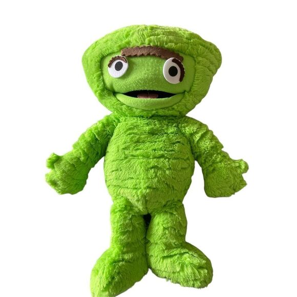 Fao Schwarz Toy's Green Sesame Street Hasbro Oscar the Grouch Action Figure 16” - Picture 3 of 10